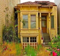 A quaint little abandoned Victorian home in San Francisco