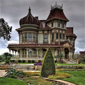 Solve Morey Mansion. jigsaw puzzle online with 36 pieces