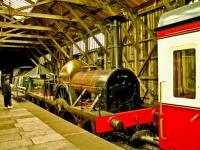 didcot railway 3-2-08 broad gauge locomotive Fire Fly front side