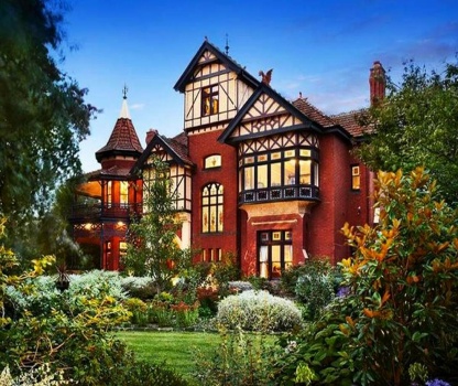 House like a Box of Chocolates,victorian mansion