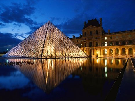 La pyramide du musée du Louvre, Paris