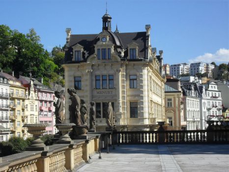 Karlovy Vary ze střechy kolonády
