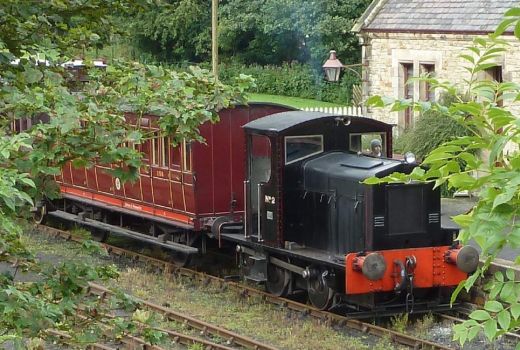 Solve Armstrong Whitworth 0-4-0DE Shunter D22-03 jigsaw puzzle online ...