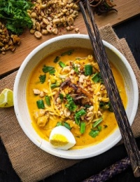 ခေါက်ဆွဲ KhowSeuy : Burmese Chicken Noodle Soup