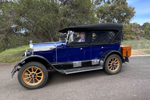 Solve 1925 Blue Rugby Touring Car jigsaw puzzle online with 96 pieces