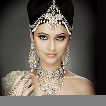 Solve Designer Wedding Headpieces Elizabeth Hurleys Indian Wedding