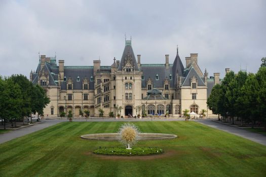 Solve Biltmore Estate jigsaw puzzle online with 468 pieces