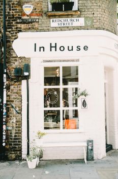 Solve In House jigsaw puzzle online with 150 pieces