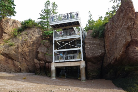 Solve Hopewell Rocks - ocean floor access stairs jigsaw puzzle online ...