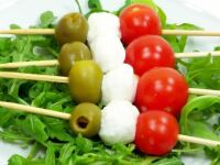 Spidini TriColore...Antipasto...oliva-mozzarella-pomodoroTri-Color Spidini...appetizer...olive-mozzarella-tomato