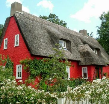 Thatched Cottage in Red