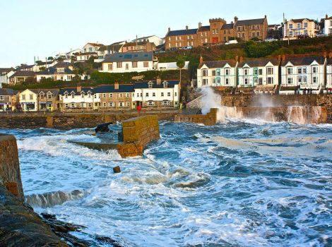 CORNWALL - PORTHLEVEN, STORMY HARBOUR