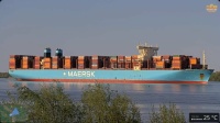 1. Mai  MUMBAI MAERSK Blick von der Festung Grauerort Stade