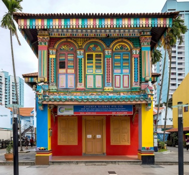 Colorful_building_in_Buffalo_Road_Rochor_area_in_Singapore