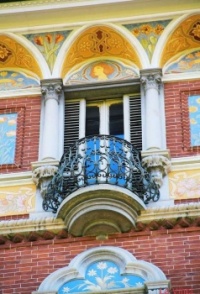 Little balcony in Turin, Italy     La Vinci
