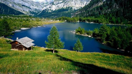 Mountain cabin by lake