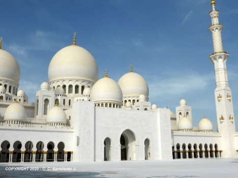 Solve ABU DHABI (UAE) - Cheikh Zayed Grand Mosque - As seen from the ...