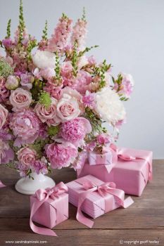 Pink Flowers & Pink Gifts