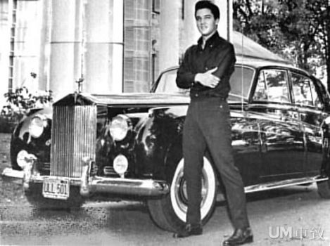 Elvis in front of Graceland