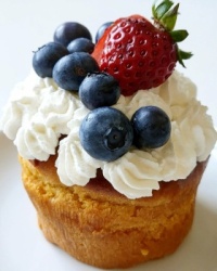 Muffin with Strawberry and Blueberries (resize 12 - 378 pieces)