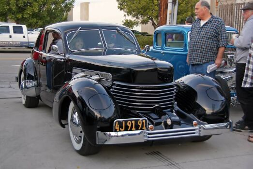 Solve 1936 Cord 2 Door Sedan jigsaw puzzle online with 150 pieces