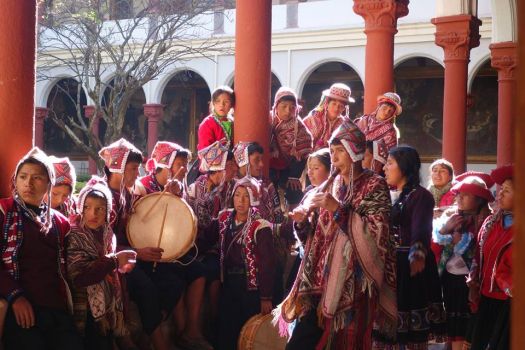 young peruvian weavers