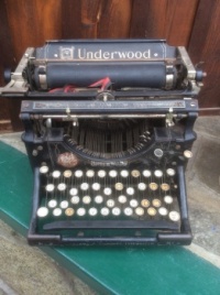 Antique Typewriter   🇨🇦