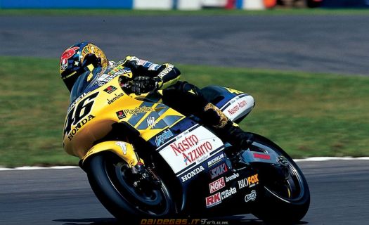 Solve 2001-valentino-rossi-honda-nsr-500-nastro-azzurro-2 jigsaw