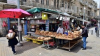 Street_food_stall,_Nablus_Road,_Jerusalem,_2019