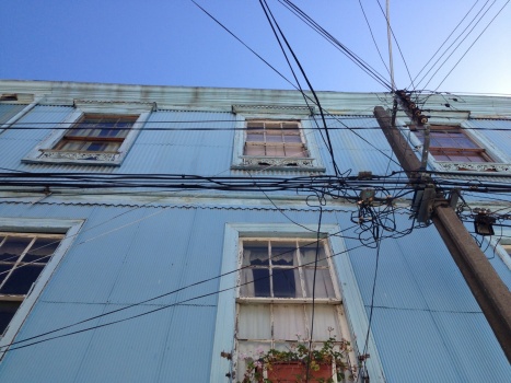 Solve Electrical wiring in Valparaiso, Chile jigsaw puzzle online with