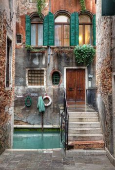 Courtyard house in Venice, Italy