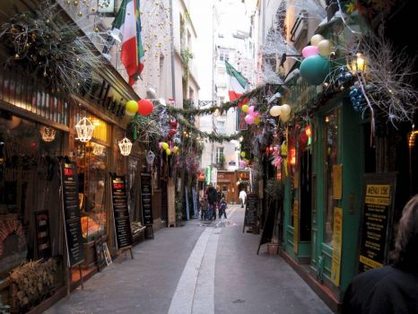 Alley in Paris
