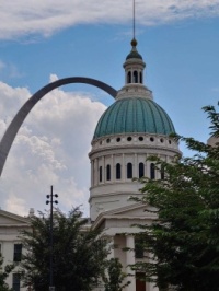 St Louis - the Gateway Arch and Old Courthouse