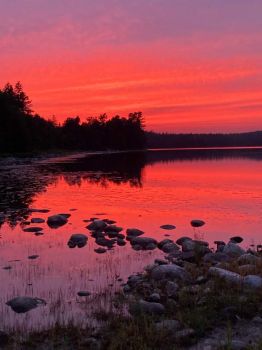 Solve Wednesday Sunset jigsaw puzzle online with 12 pieces