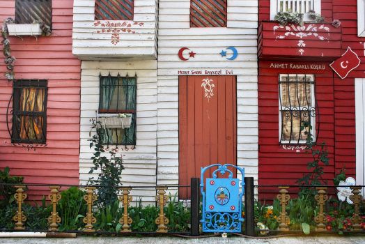 Istanbul facades, photo by Miguel Virkkunen Carvalho