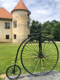 Bicycle and Beltinci castle