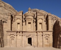 Felsengrab Ad Deir in Petra ( البتراء ) / Jordanien