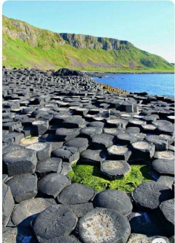 Solve Giant's Causeway, Ireland jigsaw puzzle online with 48 pieces