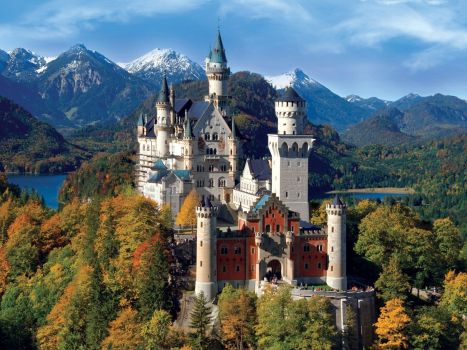 Solve Neuschwanstein Castle jigsaw puzzle online with 300 pieces