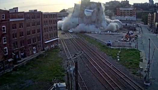 Solve Building Implosion in Kansas City jigsaw puzzle online with 45 pieces