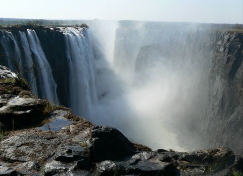 Solve Victoria Falls jigsaw puzzle online with 140 pieces