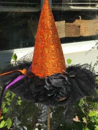 witches  orange hat  2017