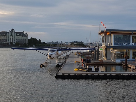 Solve Victoria float plane terminal jigsaw puzzle online with 221 pieces