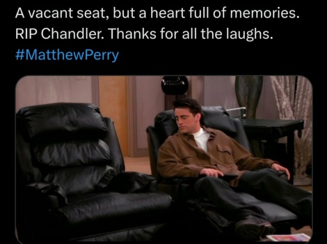 Solve Mathew Perry dead at age 54 jigsaw puzzle online with 12 pieces