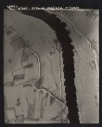 Aerial photograph of the river Lek near Vianen, 22-01-1945 (RAF 188-06-3007)