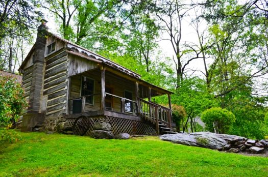 Annie's Cabin Crabtree Falls Virginia