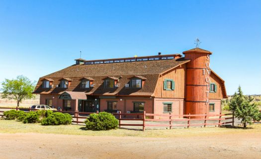 Solve THE SONOITA INN jigsaw puzzle online with 84 pieces