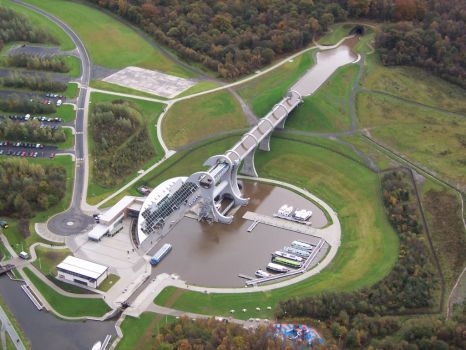 Solve Falkirk Wheel sluice jigsaw puzzle online with 88 pieces