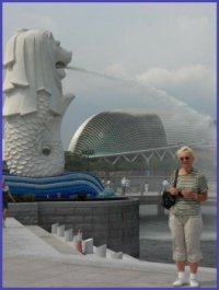 Singapur - známá socha ryby se lví hlavou...  Singapore - the famous statue of a fish with a lion's head...