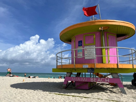 Solve Miami Beach Jigsaw Puzzle Online With 99 Pieces